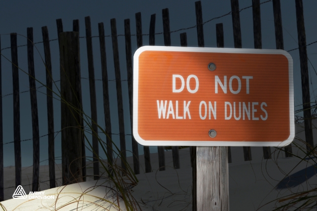 Picture of Avery V2000-101 White Digital 1.22 x 45.72